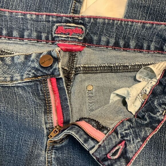 WRANGLER, premium patch, ladies size 9/10, 36 length, well loved - Picture 6 of 15